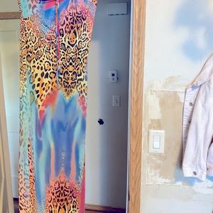 Beautiful floor length dress size small. Toes around neck.